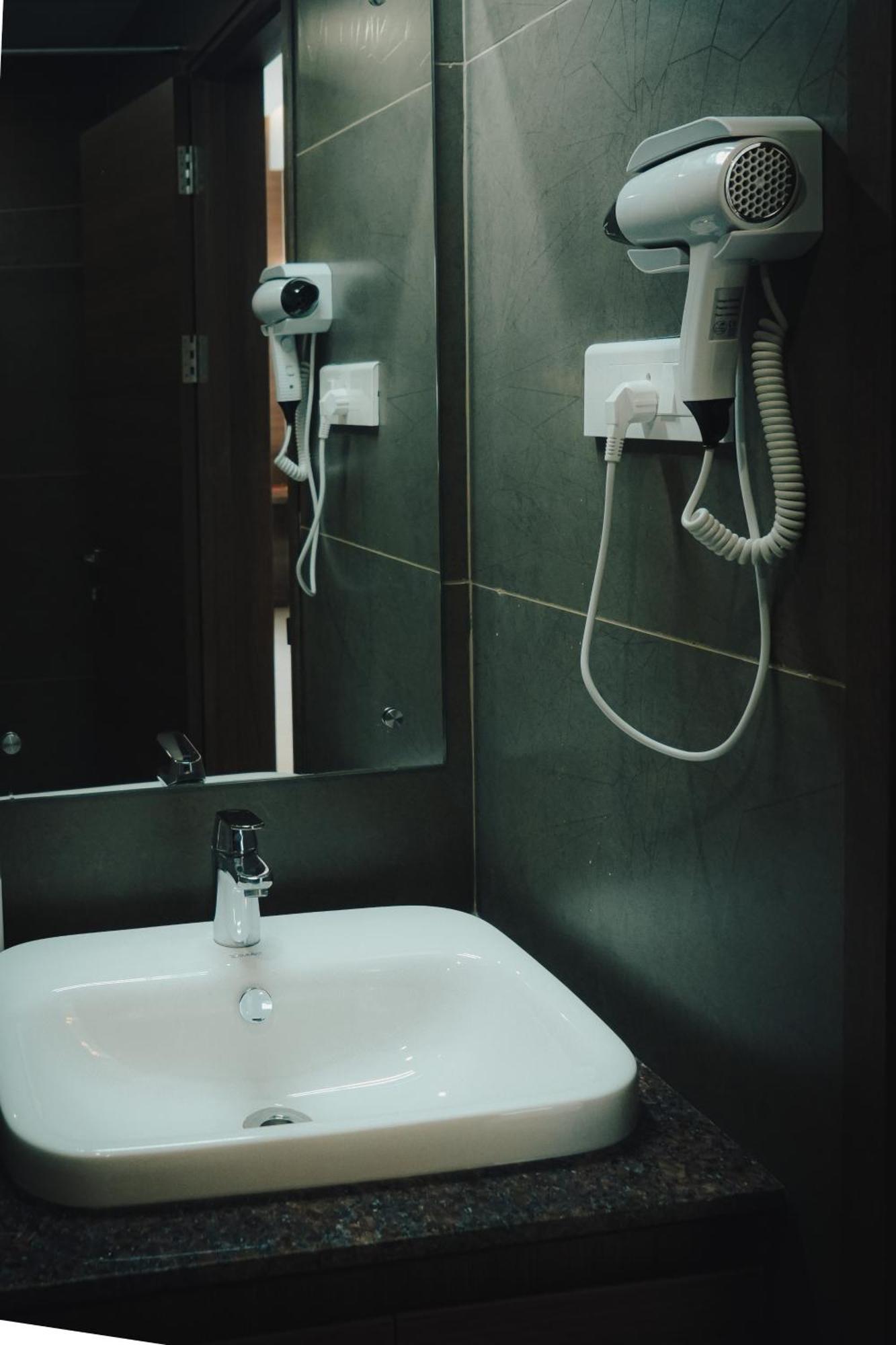 העיר בנגלור Highland Hotel מראה חיצוני תמונה